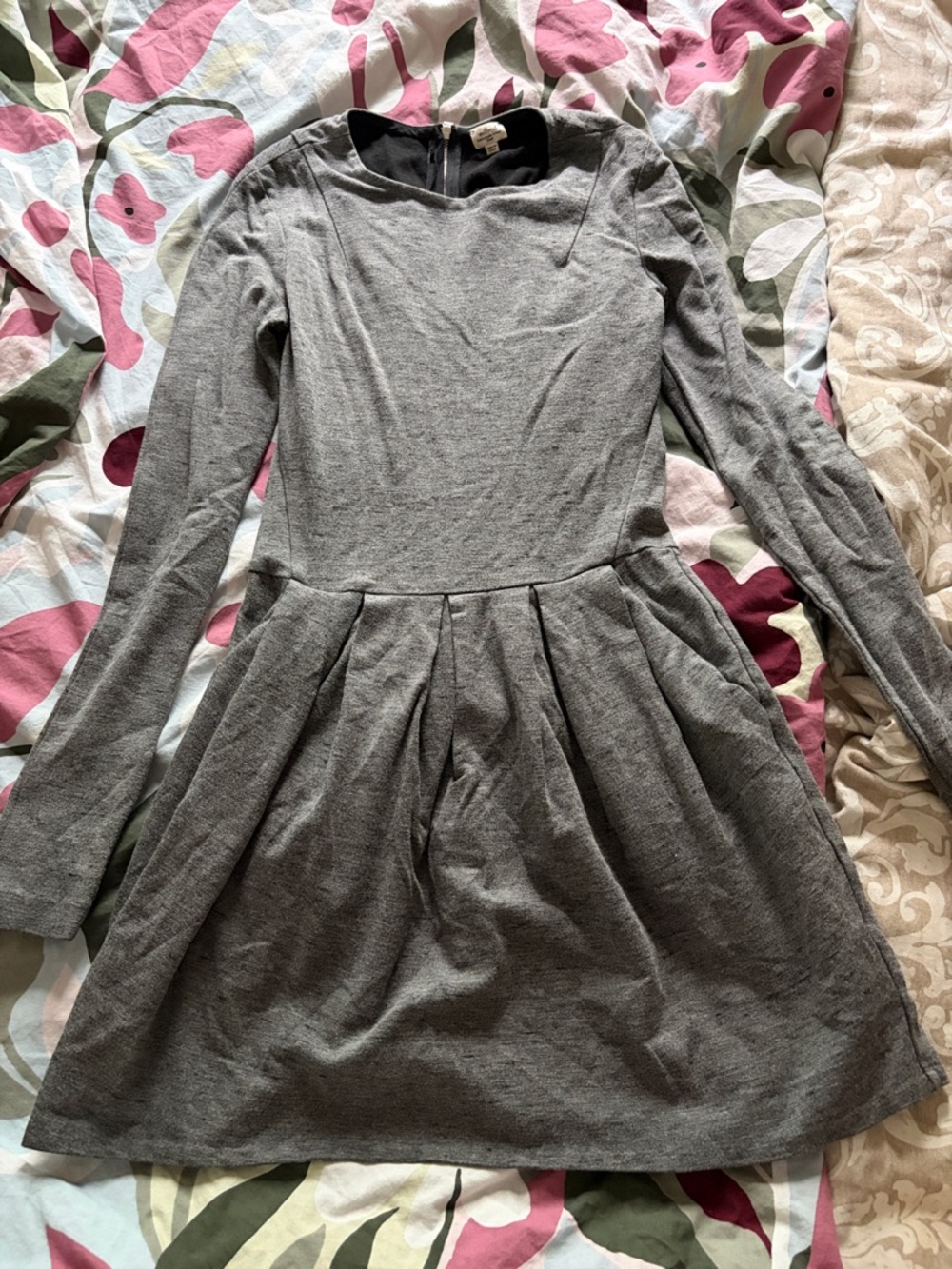 Wilfred Gray Long-Sleeve Pleated Knit Dress